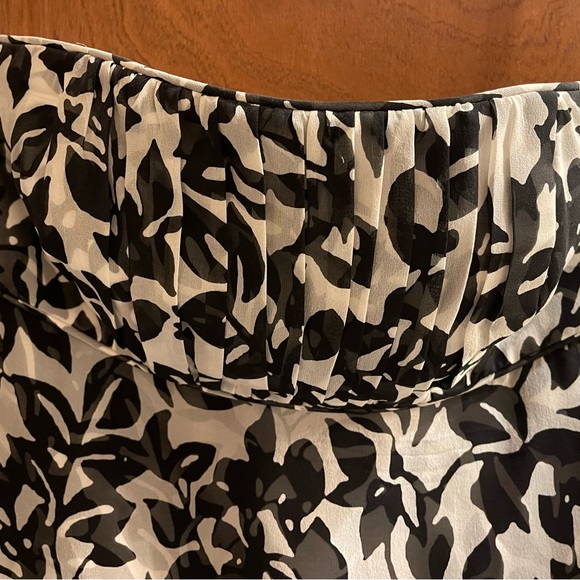 White House Black Market Strapless Dress - Size 4 - Picture 3 of 7